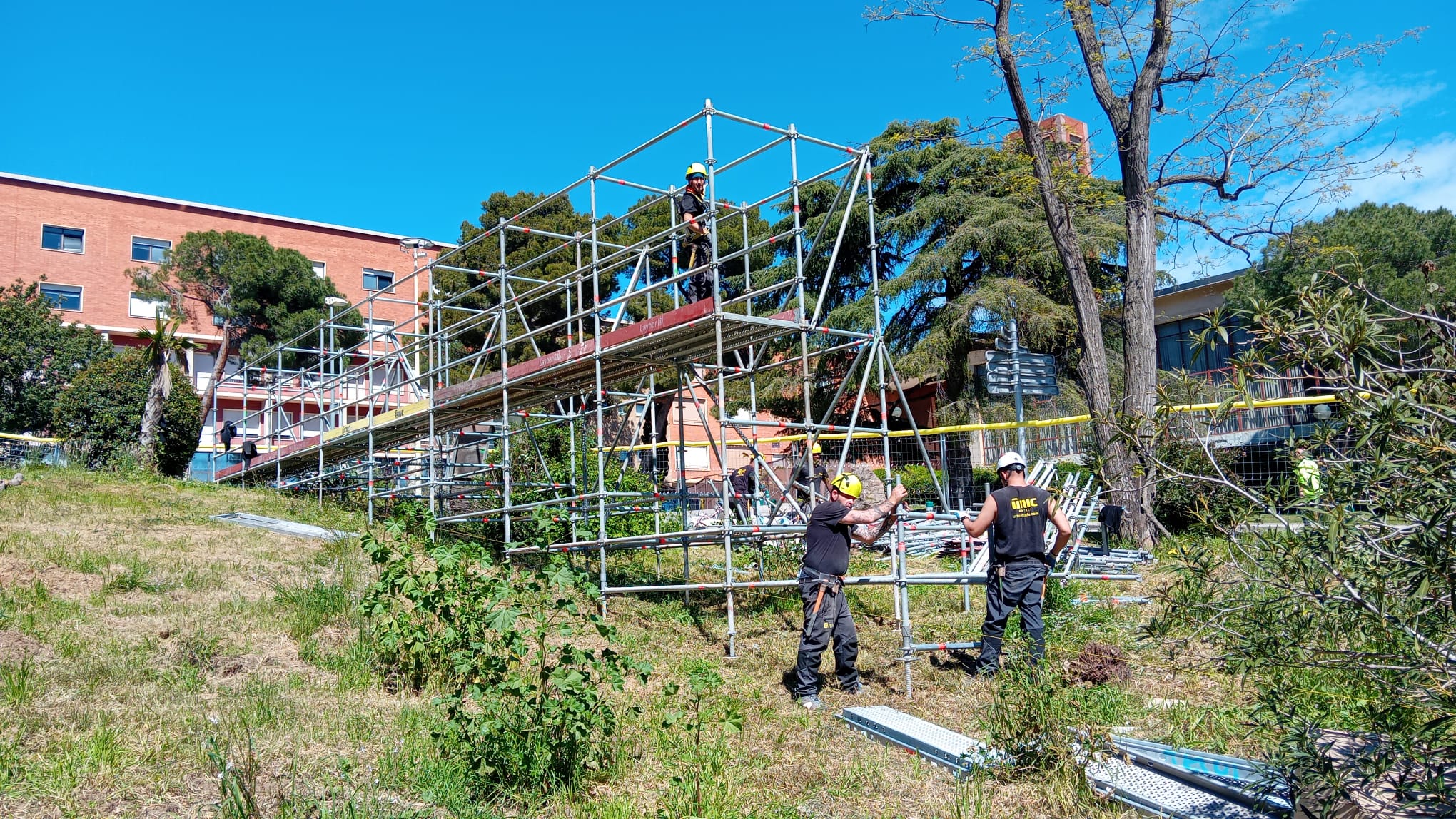Setting up the scafollding, March 2026.